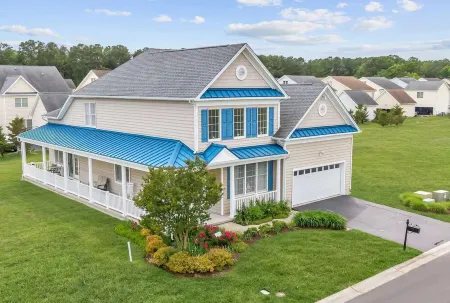 Amazing Coastal Resort Home, Indoor/Outdoor Pools, Kayaking, Tennis, & Fishing