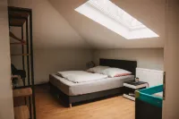 Moderne 3 Zimmer Dachgeschoss Wohnung im Herrenhaus Henriettenhof