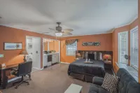 Private Studio Entry Hotels in Palm Valley