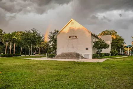 Downtown Bungalow 1/2 Block Off Main St Отели рядом с достопримечательностью «Jasmin Park»