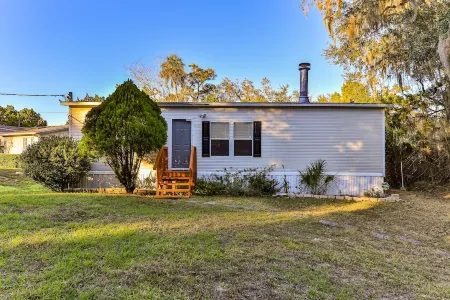 The Banyon House Отели рядом с достопримечательностью «Get Up and Go Kayaking - The Chaz»