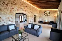 They are Pieres Nou. modern rustic finca with volley ball court and 15m pool Hotels in Llucmajor