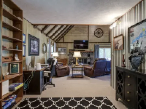 Great lake views, super fast WiFi, Lake/Dock access 約翰遜縣酒店