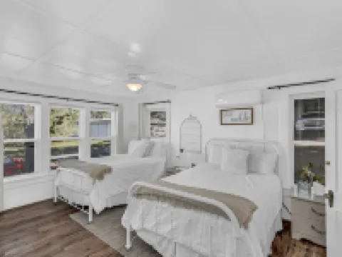 The Ouachita Depot- Large house/Perfect location Hotels in Mena