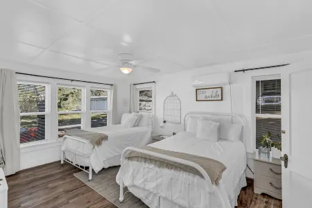 The Ouachita Depot- Large house/Perfect location Отели в г. Polk County