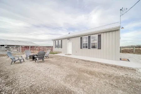 The Concord: A charming 2-bed 2-bath pet friendly house in historic Saint James