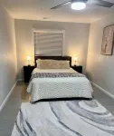 New, Fun-Size Benbow House! Отели рядом с достопримечательностью «Persimmons»