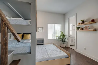 A10 - New Gulch Home-Tons of Beds-Rooftop Deck BBQ