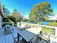WATERFRONT w/Kayaks & SUP’s ★ Pet friendly ★ HOT TUB★Firepit & FPL★Deck & Patio