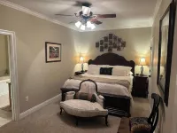 Downtown Front Street 2-bedroom townhome with balcony views