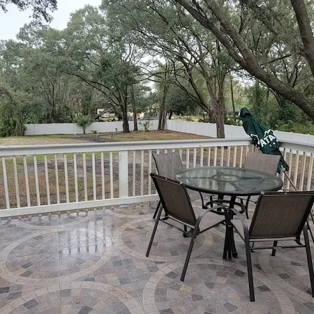 Villa Paraiso Lutz 4B/2B