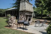 Lake Therapy, Cottage on the Water with Wifi! Hotels near Cathedral Caverns State Park Hiking Trails