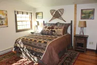 Charming Log Cabin and Bunkhouse in Beautiful Cottonwood Cayon