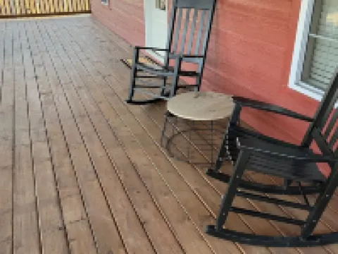 Peaceful Cozy Cabin 10 minutes from Historic downtown Madison Hotels in Madison