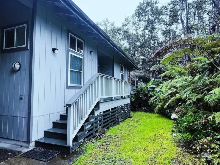 Hale Malie - a peaceful rainforest retreat minutes from Volcano National Park!