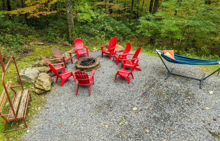Private retreat with Nature at its best! Hot Tub, Lake & ski, Arcade & Games.