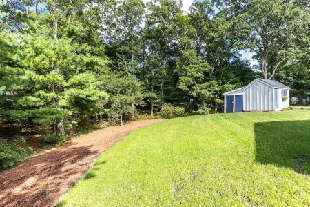 Coastal Cape Cod 3 bedroom close to the beach, bike path & ponds!