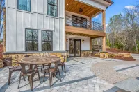 Treetop - 3 King Suites- sister property next door #1559015