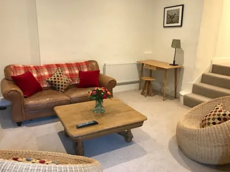 The Yard House Cottage 2