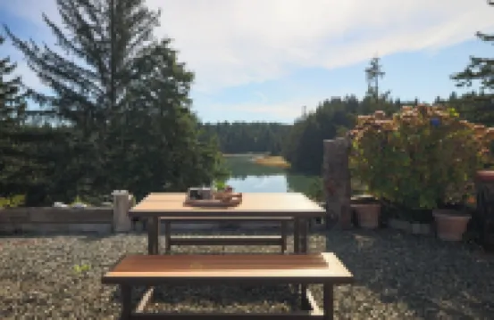 Serene Lake View Retreat