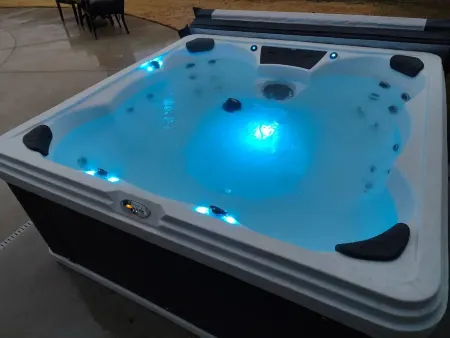 Osage Oasis: Pool, Hot Tub, Near Downtown & Trails