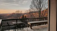 Mountain View~ Hot Tub ~ Pool ~ Arcade ~ Firepit ~ Ample Parking ~ Hatley Pointe - Bjergudsigt