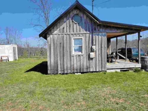 Iona Cabin: Your Cozy Retreat for Hunting, Off-Roading, and Relaxation