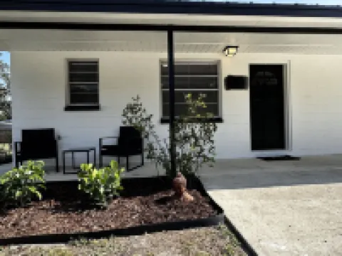 Urban Retreat: Cozy House in The Heart of Zephyrhills 澤弗希爾斯酒店