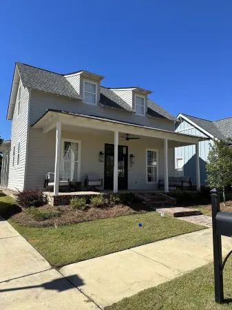 Top Rated home in Starkvegas for a game day experience!! 3 Min from campus!