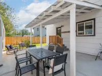 Charming 3 bdrm wine country "farmhouse Newly remodeled in downtown Carlton Hotels in Carlton