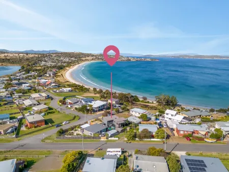 Escape to Coastal Tranquility - 400m from Primrose Sands Beach