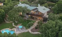 Luxury Lake Travis Retreat with Pool, Hot Tub & Stunning Views Hotels in Hudson Bend