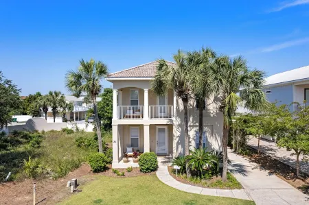 5 Min Walk to Private Beach - 2024 Remodel - Pool