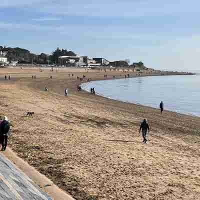 Ground floor 2 bedroom apartment with parking just 60 seconds to the seafront Fitness & Recreational Facilities
