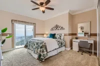 Private Vineyard Oasis: Luxe Estate, 360 Views, Pool/Spa, Theatre, Sports Court!