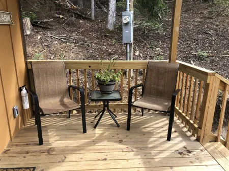 1-bedroom cabin 5 miles from Cumberland Falls and Daniel Boone National Forest