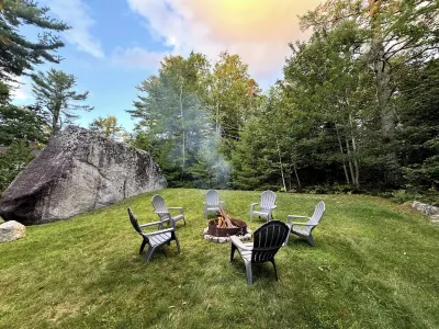 Cozy Log Home across from Phillips Lake-Four Season Fun 브랜치 레이크 퍼블릭 포레스트 주변 호텔