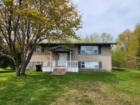 Relaxing Lake View Home, Pet Friendly, Central Location.  Close to Ferries!