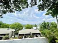 NEW Two Bedroom Lake Getaway! Serene and CLEAN! - Wifi