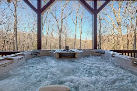 Home Away from Home to Escape & Unwind! 2 Master on Main. HotTub Game Rm