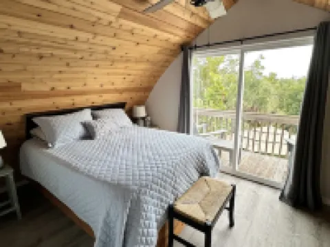 Island Beach Barn - charming vacation house with bay/dock and beach access Hotels in Placida
