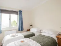 Lovely cosy cottage with stunning loch and mountain views in scenic countryside Hotels in Garve