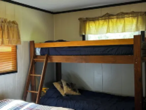 Rustic cabin near recreational, ATV and fishermans dream. 斯蒂芬森酒店