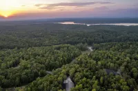 Hot Tub, Fire pit, Games, Crystals, Hiking & More-Lake Ouachita's Luxury Retreat