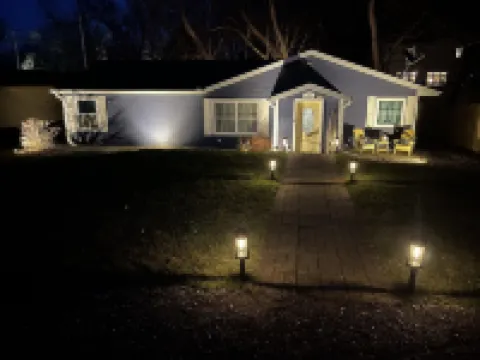 Cozy New Buffalo cottage with hot tub & fire pit.  Short walk to downtown! Hotels in New Buffalo