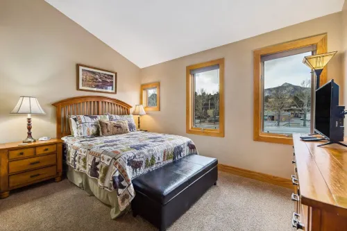 Spacious Luxury Downtown Riverfront Loft Condo.  License #6027