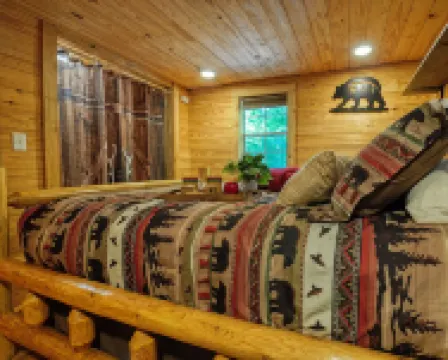 Tiny Cabin-HOT TUB, private, quiet side of the Smokies