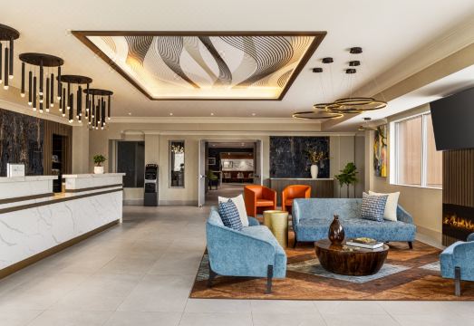 3. 크라운 플라자 ..