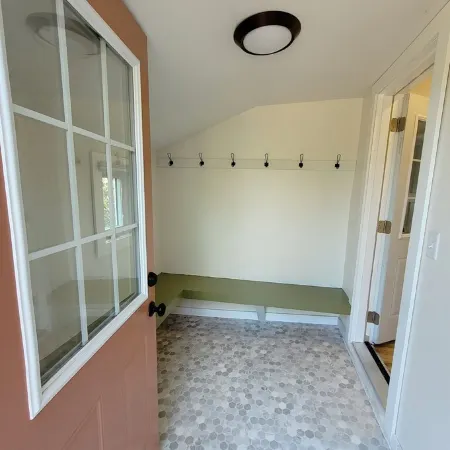 New! Tasteful, fresh 3BR on quiet street in Calumet