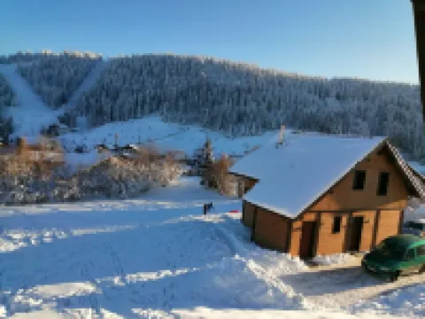 Exceptional: 4-bedroom south-facing chalet on large lot at the foot of the slopes